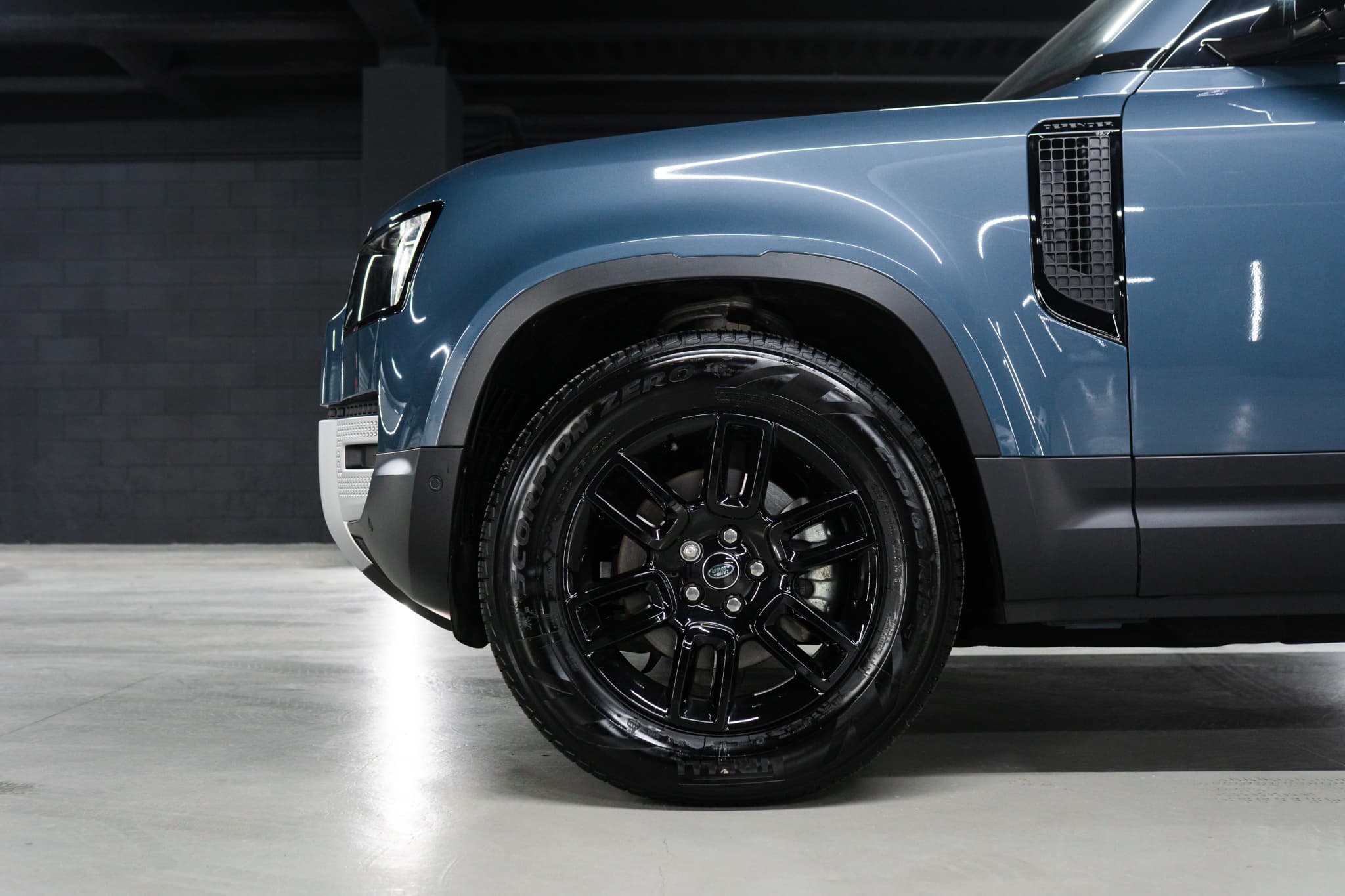 Land Rover Defender 110