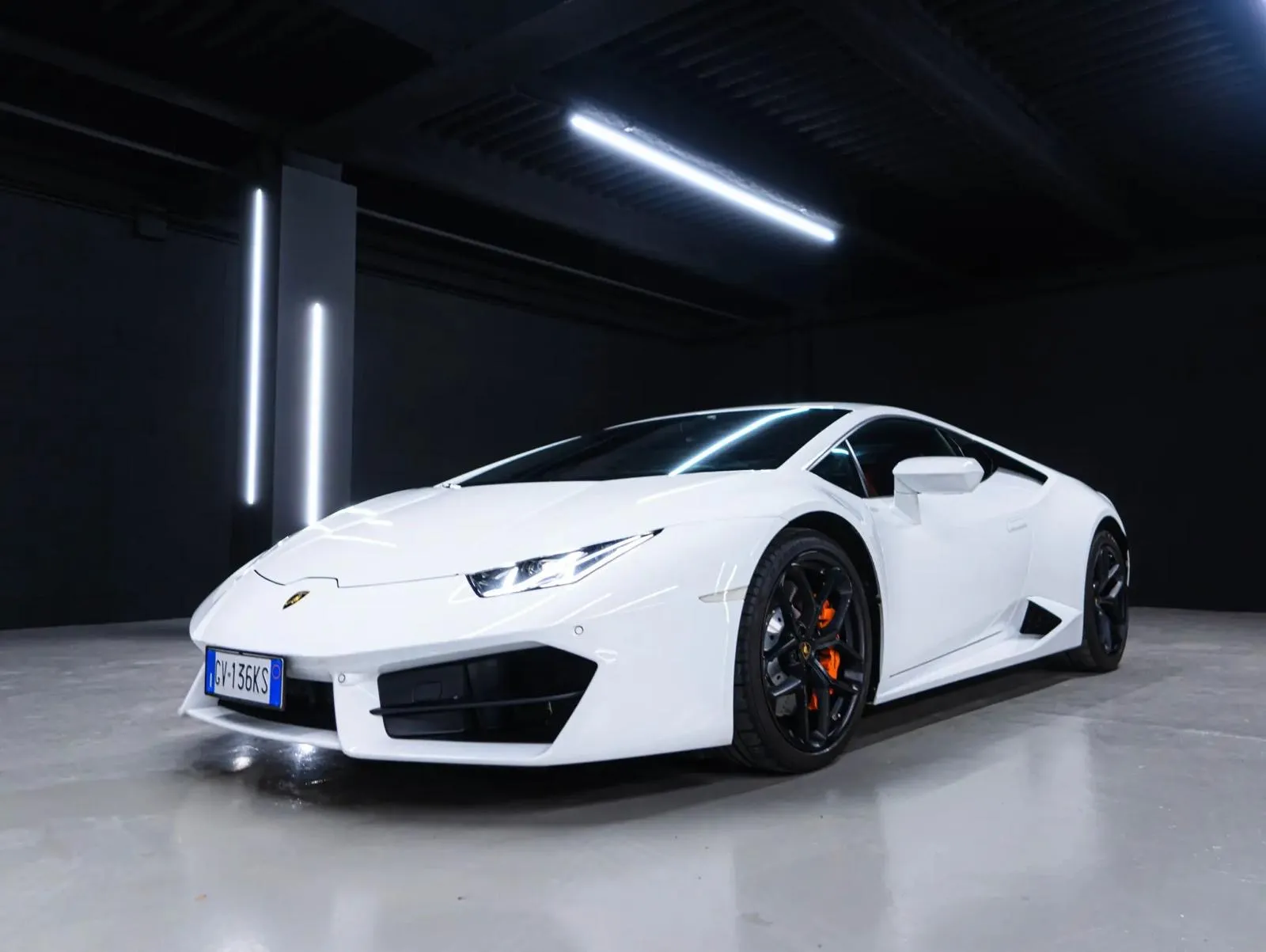 Noleggio Lamborghini Huracán 2018 Bianco a Roma | Rial Rent